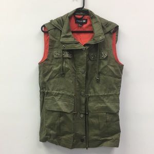 Women’s Sleeveless Vest